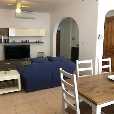Peaceful 2 Bedrooms By Homely Apartman Mellieħa