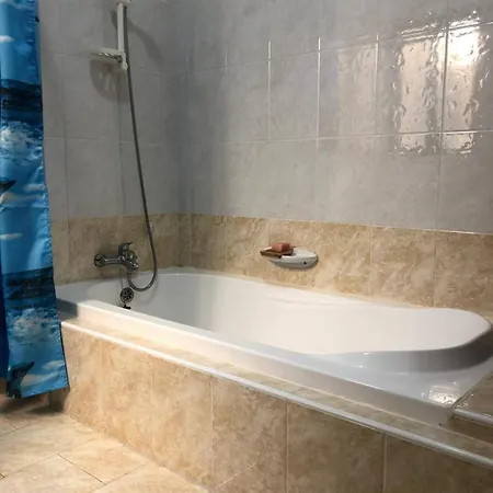 Peaceful 2 Bedrooms By Homely *