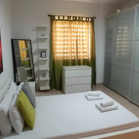 Peaceful 2 Bedrooms By Homely Lägenhet